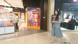 商场一路跟踪抄底长裙少妇竟然没穿内裤+包臀裙美女骚丁