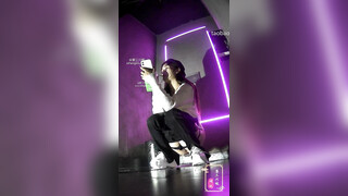 餐厅女厕偷拍多位盛世容颜逼毛茂盛性感的美女