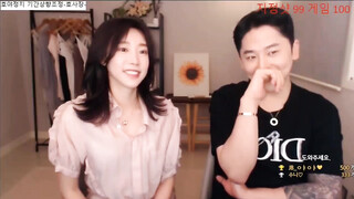 我最喜欢的日韩情侣自拍第17弹 帅气主播与极品美女裸播，接吻，吃奶，抠逼，喘息，女主又纯又骚！