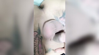 黑丝伪娘 啊啊 射给我 操爽了吗 我紧不紧 我去你们工地给他们操 被工地农民工后入几下就缴枪了