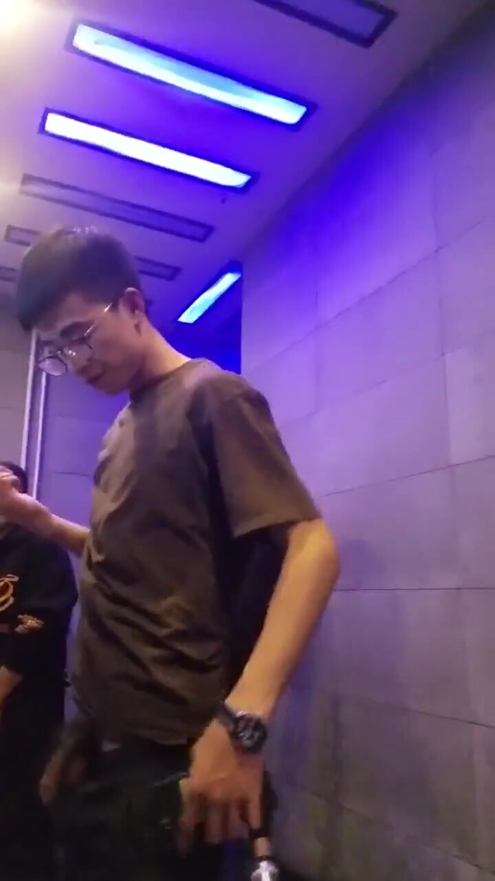 推荐福利) 偷拍直男帅哥撒尿- 91热爆