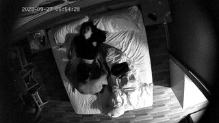 带美女酒店开房，迫不及待扒下短裤，张开双腿直接开操，爽的娇喘，呻吟不断