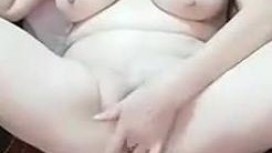 越老越騷大奶風騷少婦波霸灬熟女盪欲一多自慰大秀 坐在沙發椅上 自慰插穴很是淫蕩