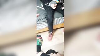 【推荐1_3】19岁小直男瞒着女友来应聘男模,被大叔诱骗开苞操射