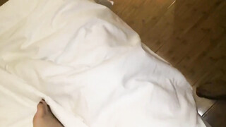 漂亮的纹身美女 被MJ各种玩弄 抠逼 尿道插管 被无套操喷了 射了一逼毛