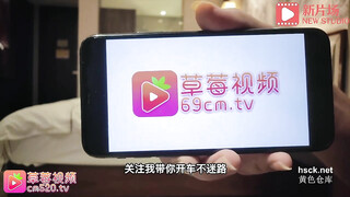 草莓原创 约操可爱型大胸妹一枚 干起来大白兔一晃一晃的
