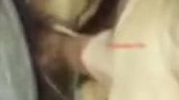 下夜班被色狼尾隨拖到草叢強姦