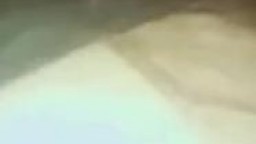 下夜班被色狼尾隨拖到草叢強姦