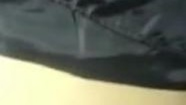 下夜班被色狼尾隨拖到草叢強姦