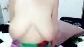 騷氣墨鏡巨乳熟女性感黑色內衣丁字褲 喜歡慢慢玩跳彈道具自慰秀 很是誘惑喜歡不要錯過