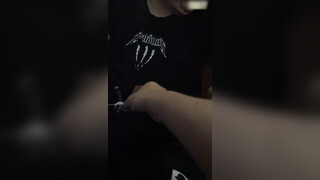 网吧偷摸熟睡直男,直男的鸡儿梆硬,估计是在做春梦