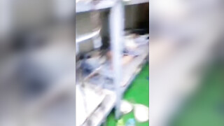 直男宿舍,趁同学没睡醒偷吃他的大鸡巴