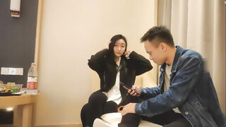 惊喜啊 约到戴帽子的时尚性感御姐，饱满胸部丰腴肉体，抱着很销魂 揉捏亲吻滋滋真爽，啪啪猛烈操穴