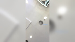 商城跟随偷窥跟闺蜜逛街的漂亮眼镜小姐姐 粉内内包着性感大屁屁很诱惑