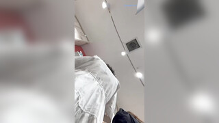 超市跟随偷窥清纯美眉 花内内 屁屁很饱满