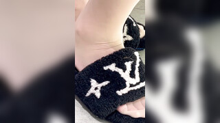 商城饰品店跟随偷窥漂亮小姐姐 皮肤白皙 屁屁饱满 肉丝小内内超诱惑