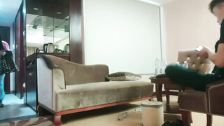 漂亮萝莉美眉吃鸡啪啪 操舒服了吧 嗯 小娇乳挺翘 小穴粉嫩 关键性感不错穿上小睡裙配合各种输出 操的非常舒坦