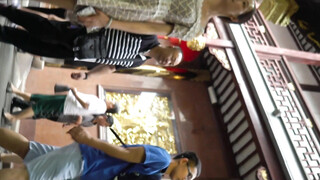 大神旅游景区一路走一路抄底众多的美女少妇眼界大开 (18)