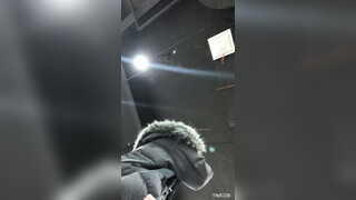 牛B大神漫展现场一路跟踪抄底多位漂亮的小姐姐看看她们都穿着什么骚内 (2)