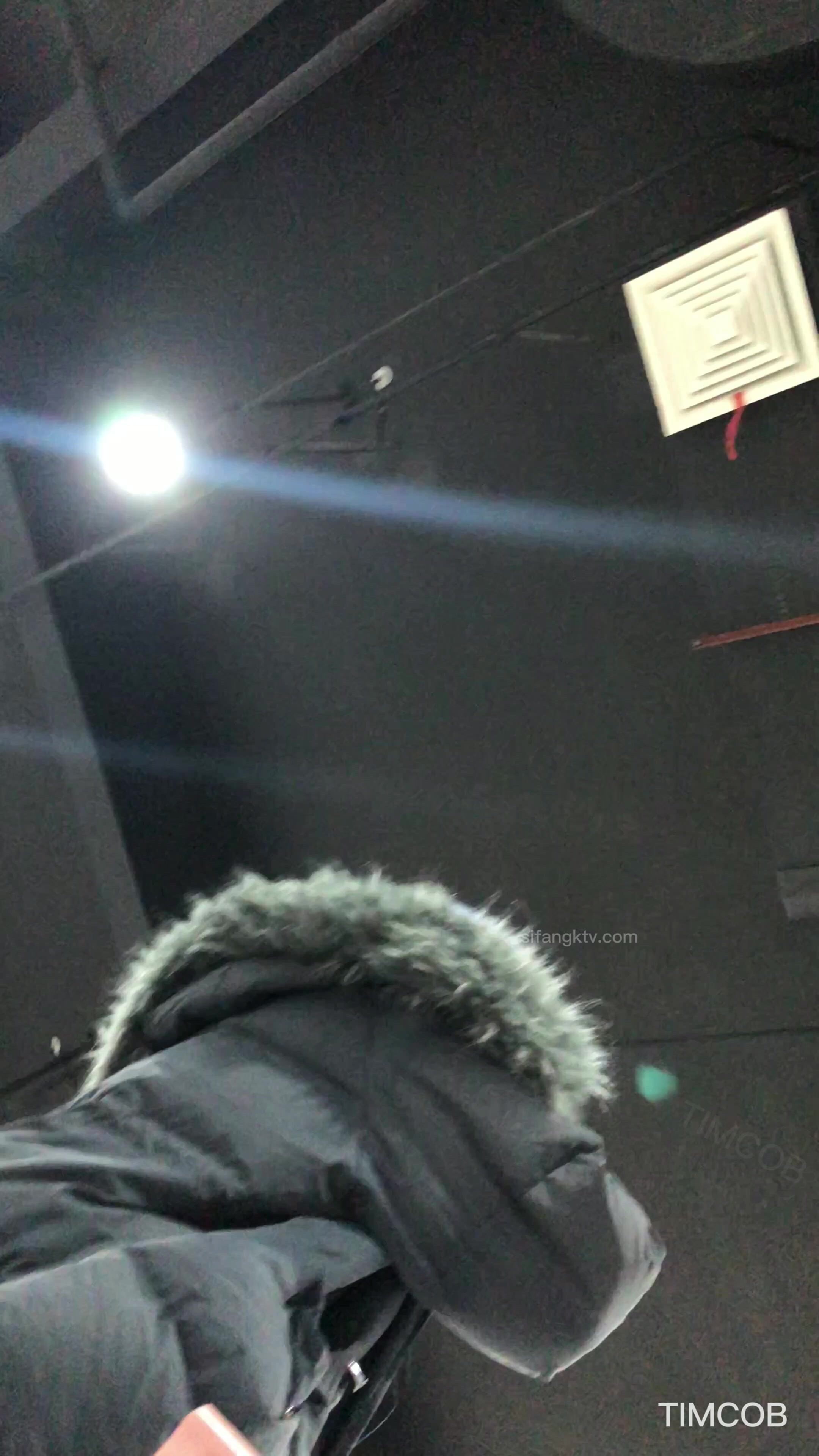 牛B大神漫展现场一路跟踪抄底多位漂亮的小姐姐看看她们都穿着什么骚内 (2)