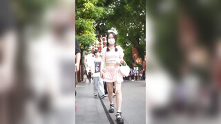 跟随偷窥漂亮小姐姐 齐逼小短裙 穿个小内内卡在屁屁里 你再怎么挡都没有用 都没有故意抄你