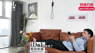 爱豆传媒 idg-5395 嫩鲍线下女友上演丝足诱惑-月月