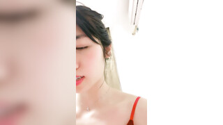 2024年1月新作新人校花级女神美到爆炸【一只酸柠檬】挺有气质的一个美女独居家中柳腰翘臀扭起来看了让人瞬间硬起来 (1)