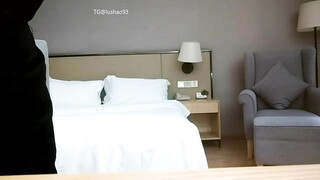 【利哥探花】大神回归一贯高品质，苗条23岁美女深夜相会，舔穴湿漉漉花式爆操，干得嗷嗷叫受不了
