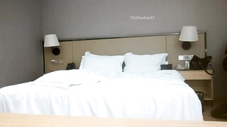 【利哥探花】大神回归一贯高品质，苗条23岁美女深夜相会，舔穴湿漉漉花式爆操，干得嗷嗷叫受不了
