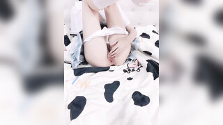 可爱小骚母狗白嫩小可爱〖小兔软糖〗可爱私拍 超级粉嫩绝世美穴只给爸爸们看，软萌乖巧的外表私下是个小骚货哦 (4)