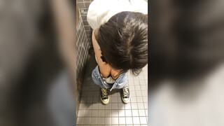 台湾小吃店女厕全景偷窥多位小姐姐各种姿势嘘嘘 (14)