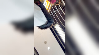 商城偷窥漂亮小姐姐 一次把一起逛街的四闺蜜都抄了裙底 这难度有点高