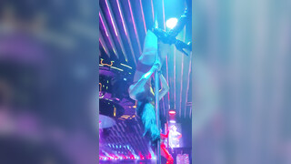 【越南夜店12】现场热舞 奶子几乎全漏 超性感刺激13V (1)
