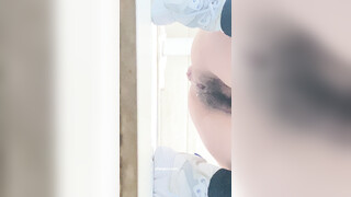 《厕拍新品》办公楼女厕全景偷拍多位极品主播各种姿势嘘嘘1