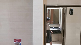 写字楼女厕全景偷拍多位美女职员嘘嘘各种美鲍轮流出现