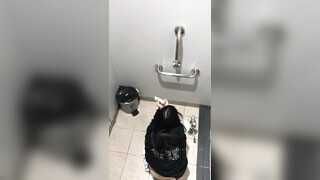 大神潜入商场女厕全景偷拍多位漂亮小姐姐的极品美鲍 (12)