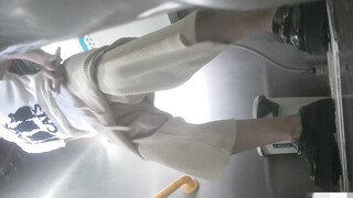 学院女厕偷拍白T披肩发美女杂乱的穴毛肥美的鲍鱼