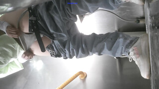 学校女厕偷拍绿衣卷发美女净肥美馒头逼