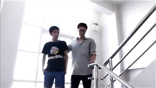 泰国骚男趁男友不在家,用黄瓜捅自己菊花,还没爽够,又给空调师口鸡巴