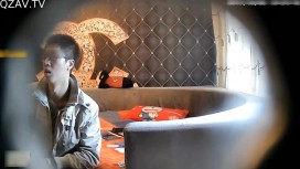 猥琐眼镜男艳福不浅与又主动又热情又漂亮的美女开房啪啪连干3炮一次比一次激烈美女很骚叫声诱人还淫语调情对白淫荡