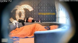 猥琐眼镜男艳福不浅与又主动又热情又漂亮的美女开房啪啪连干3炮一次比一次激烈美女很骚叫声诱人还淫语调情对白淫荡