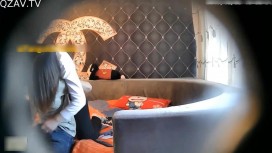 猥琐眼镜男艳福不浅与又主动又热情又漂亮的美女开房啪啪连干3炮一次比一次激烈美女很骚叫声诱人还淫语调情对白淫荡