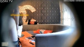 猥琐眼镜男艳福不浅与又主动又热情又漂亮的美女开房啪啪连干3炮一次比一次激烈美女很骚叫声诱人还淫语调情对白淫荡