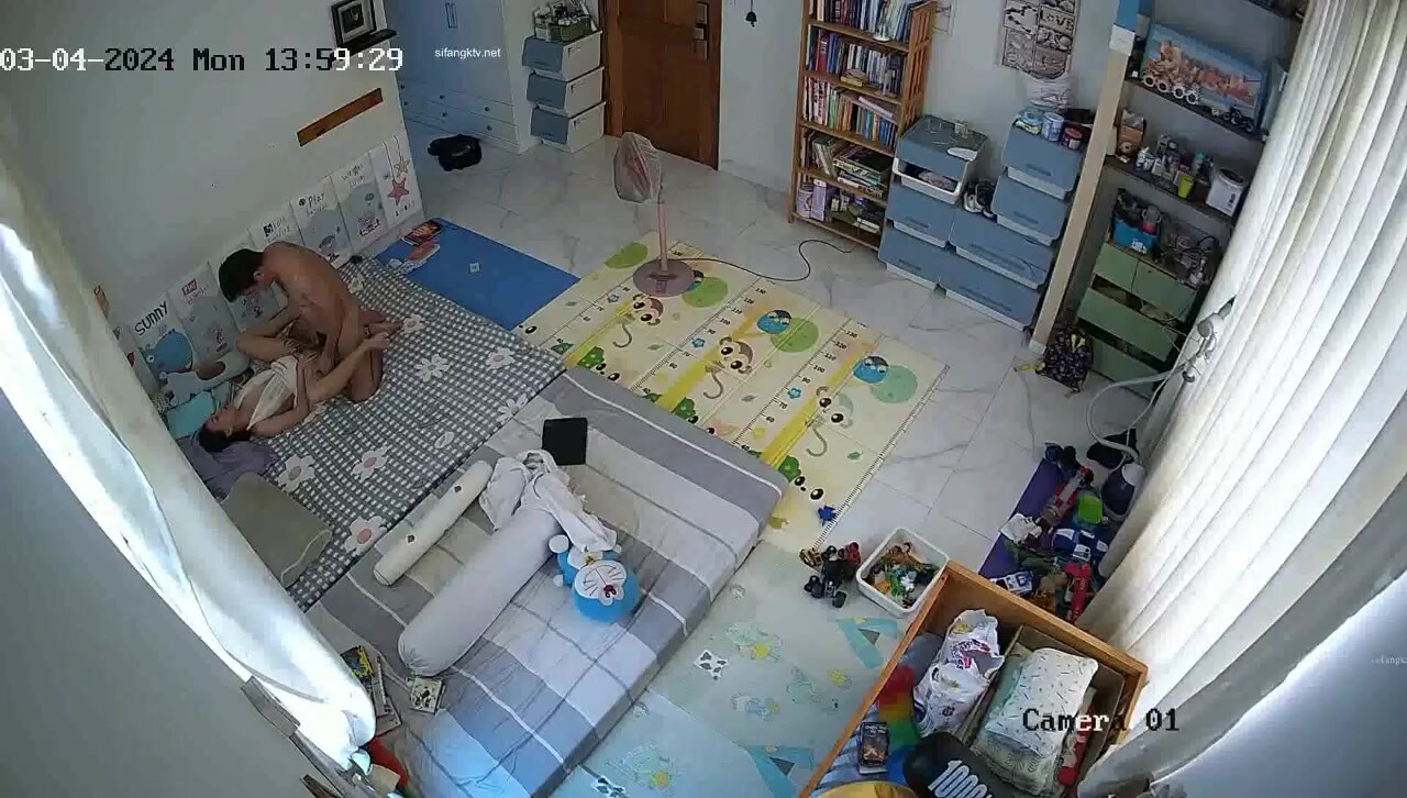 新流出黑客破解家庭摄像头偷拍白天把孩子送去幼儿园夫妻肆无忌惮的做爱