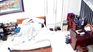 《居家摄像头破解》大老板和漂亮的小三在出租屋各种姿势啪啪