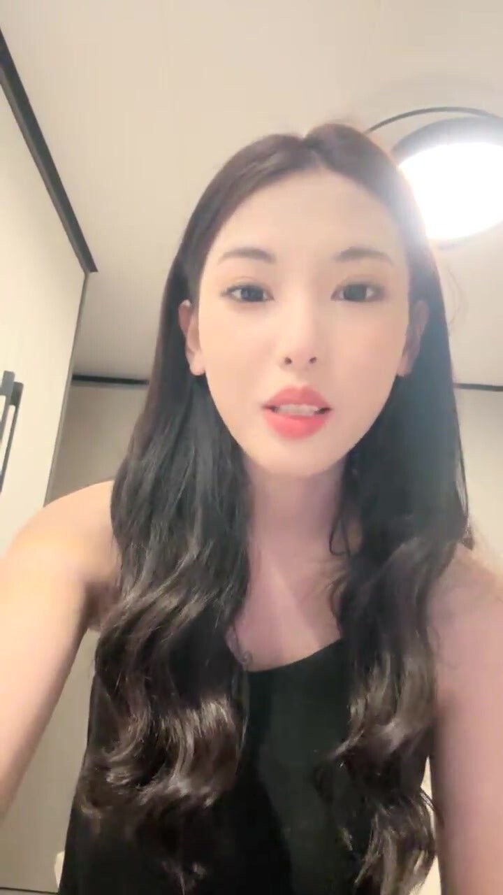 【西北北】很火爆的女神，回归颜值区了，翻版柳岩，貌美如花，粉嘟嘟的鲍鱼，小菊花完美收缩，刺激好看 (2)