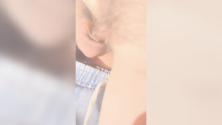 淫荡小少妇，夜晚驾车户外，野外小道大战，蹲着吸吮吃屌，直接坐在地上操，爆草小骚逼