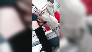 70后美妈妈 ·不惧时光优雅到老：粉丝弟弟的肉棒好粗好长，插到妈妈的花心了，射了好多！