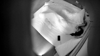 最新流出酒店偷拍逼毛浓密的颜值美女被健壮男友侧入各种姿势草