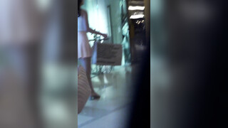 商业街一路跟踪抄底多位极品高跟美少妇各种极品骚内让人目不暇接 (8)